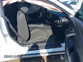 2019 Chevrolet Camaro 1LT z VIN 1G1FB1RX0K0149384, wystawiony jako IAAI lot #42106283 z przebiegiem 61 738 mil mil oraz . Historia ofert i sprzedaży dostępna na DreamBid. Obrazek 5.