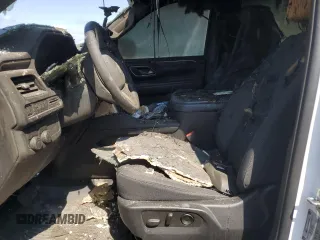 2022 Chevrolet Suburban LS z VIN 1GNSKBKD2NR226789, wystawiony jako Copart lot #54896545 z przebiegiem Nie podano mil oraz Nie do naprawy • Non repairable. Historia ofert i sprzedaży dostępna na DreamBid. Obrazek 7.