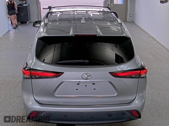 2021 Toyota Highlander XLE with VIN 5TDHZRBH0MS558143, listed as a IAAI auction lot 42859323 with 41,722 mi miles and . Bid and sale history available at DreamBid. Image 19.