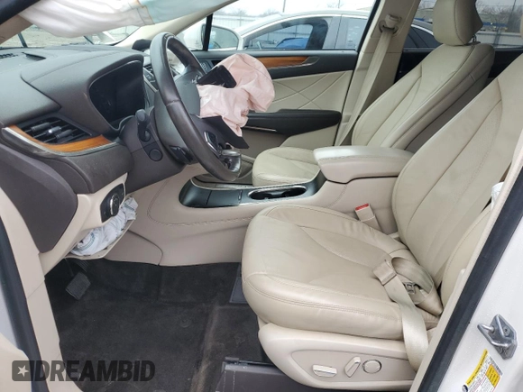 2017 Lincoln MKC Select z VIN 5LMCJ2D9XHUL20308, wystawiony jako Copart lot #44425455 z przebiegiem 69 557 mil mil oraz Nie do naprawy • Non repairable. Historia ofert i sprzedaży dostępna na DreamBid. Obrazek 7.
