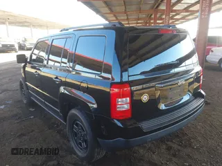 2014 Jeep Patriot Sport with VIN 1C4NJPBB7ED915924, listed as a IAAI auction lot 41641555 with 131,732 mi miles. Bid and sale history available at carsss.com. Image 3.