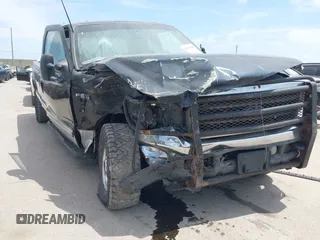 2001 Ford F-250 XL z VIN 1FTNW21F01EB72360, wystawiony jako IAAI lot #42063649 z przebiegiem Nie podano mil oraz . Historia ofert i sprzedaży dostępna na DreamBid. Obrazek 1.