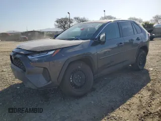 2023 Toyota RAV4 LE z VIN 2T3H1RFV9PW298271, wystawiony jako Copart lot #51704505 z przebiegiem 12 504 mil mil oraz Szkoda całkowita • Salvage title. Historia ofert i sprzedaży dostępna na DreamBid. Obrazek 1.