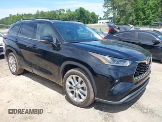2023 Toyota Highlander L z VIN 5TDKDRAH8PS000437, wystawiony jako IAAI lot #42263661 z przebiegiem 46 864 mil mil oraz . Historia ofert i sprzedaży dostępna na DreamBid. Obrazek 1.