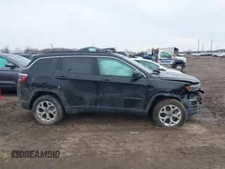 2025 Jeep Compass Latitude с VIN 3C4NJDBN2ST548767, выставлен на аукционе IAAI как лот 41747520 с пробегом 1 888 миль миль и . История ставок и продаж доступна на DreamBid. Изображение 13.