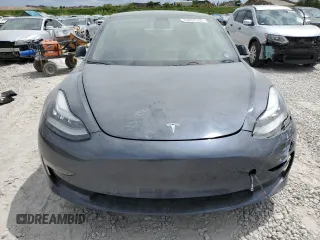 2019 Tesla Model 3 Mid Range z VIN 5YJ3E1EA4KF434741, wystawiony jako Copart lot #53857935 z przebiegiem Nie podano mil oraz Szkody całkowita. Historia ofert i sprzedaży dostępna na DreamBid. Obrazek 5.