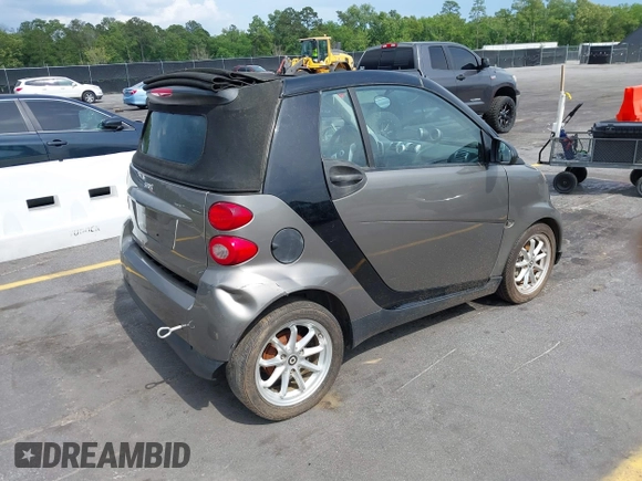 2009 Smart fortwo Passion with VIN WMEEK31XX9K299061, listed as a IAAI auction lot 42190127 with 96,156 mi miles. Bid and sale history available at carsss.com. Image 4.