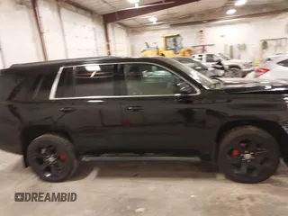 2017 Chevrolet Tahoe LT z VIN 1GNSKBKC6HR310870, wystawiony jako IAAI lot #41975056 z przebiegiem 124 418 mil mil oraz . Historia ofert i sprzedaży dostępna na DreamBid. Obrazek 13.