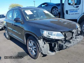 2017 Volkswagen Tiguan S z VIN WVGAV7AX8HK014914, wystawiony jako IAAI lot #42203017 z przebiegiem 90 631 mil mil oraz . Historia ofert i sprzedaży dostępna na DreamBid. Obrazek 1.