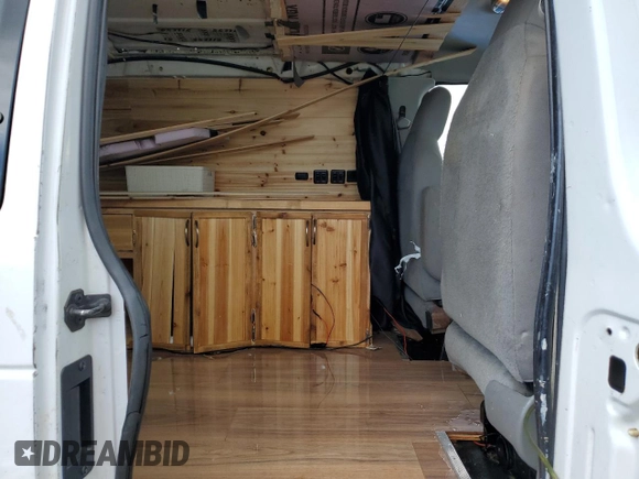 2014 Ford Econoline Cargo Commercial с VIN 1FTNE2EW1EDA31130, выставлен на аукционе Copart как лот 51695845 с пробегом 86 828 миль миль и Списание • Salvage title. История ставок и продаж доступна на DreamBid. Изображение 10.
