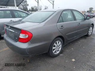 2004 Toyota Camry LE with VIN JTDBF32K740152841, listed as a IAAI auction lot 41808909 with 142,611 mi miles. Bid and sale history available at carsss.com. Image 4.