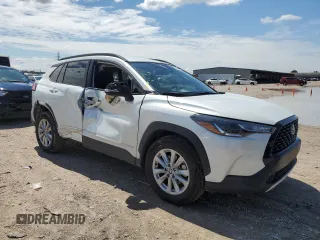 2023 Toyota Corolla Cross LE z VIN 7MUCAAAG1PV066534, wystawiony jako Copart lot #56206465 z przebiegiem 20 792 mil mil oraz Szkoda całkowita • Salvage title. Historia ofert i sprzedaży dostępna na DreamBid. Obrazek 4.