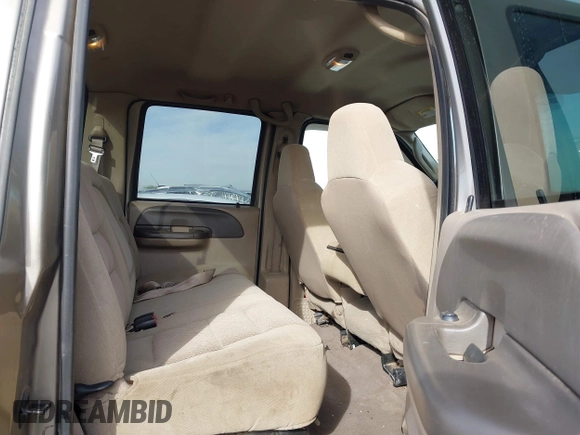 2003 Ford F-350 XL z VIN 1FTSW31P63EC46630, wystawiony jako IAAI lot #41699789 z przebiegiem 129 633 mil mil oraz . Historia ofert i sprzedaży dostępna na DreamBid. Obrazek 8.