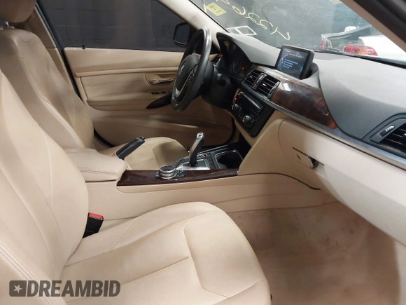 2015 BMW 3 Series 328i xDrive с VIN WBA3B5G55FNS13718, выставлен на аукционе IAAI как лот 42264153 с пробегом 180 428 миль миль и . История ставок и продаж доступна на DreamBid. Изображение 5.