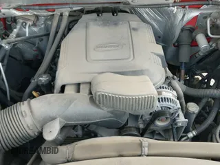 2016 Chevrolet Silverado 2500HD LTZ z VIN 1GC1KWEG0GF161673, wystawiony jako IAAI lot #42767825 z przebiegiem 121 313 mil mil oraz . Historia ofert i sprzedaży dostępna na DreamBid. Obrazek 19.