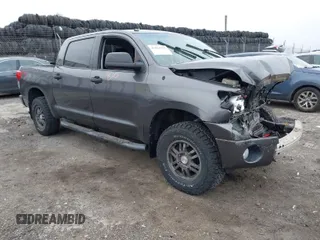 2011 Toyota Tundra z VIN 5TFDY5F18BX170933, wystawiony jako IAAI lot #41624479 z przebiegiem Nie podano mil oraz . Historia ofert i sprzedaży dostępna na DreamBid. Obrazek 1.