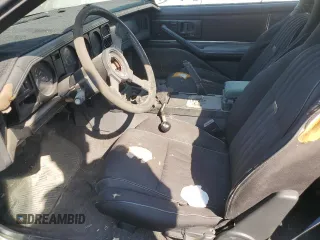1982 Pontiac Firebird z VIN 1G2AW87H4CL566862, wystawiony jako Copart lot #74777384 z przebiegiem 597 058 mil mil oraz Czysty tytuł • Clean title. Historia ofert i sprzedaży dostępna na DreamBid. Obrazek 7.
