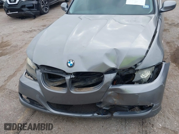 2011 BMW 3 Series 328i z VIN WBAPH7G52BNM56764, wystawiony jako IAAI lot #42325651 z przebiegiem 202 123 mil mil oraz . Historia ofert i sprzedaży dostępna na DreamBid. Obrazek 6.