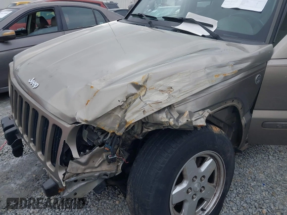 2007 Jeep Liberty Sport with VIN 1J4GL48K57W627023, listed as a IAAI auction lot 41624366 with 155,010 mi miles. Bid and sale history available at carsss.com. Image 6.
