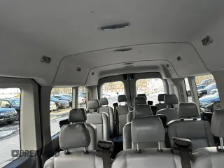 2017 Ford Transit XL z VIN 1FBAX2CM0HKA29299, wystawiony jako Copart lot #45229715 z przebiegiem 198 835 mil mil oraz Czysty tytuł • Clean title. Historia ofert i sprzedaży dostępna na DreamBid. Obrazek 9.