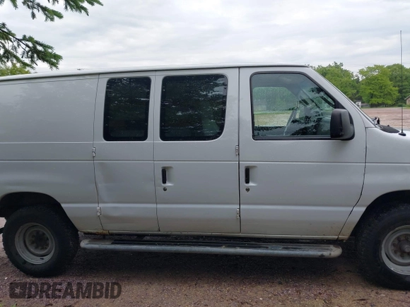 2012 Ford Econoline Cargo Recreational z VIN 1FTNE2EW1CDA51682, wystawiony jako IAAI lot #42370525 z przebiegiem 162 678 mil mil oraz . Historia ofert i sprzedaży dostępna na DreamBid. Obrazek 13.