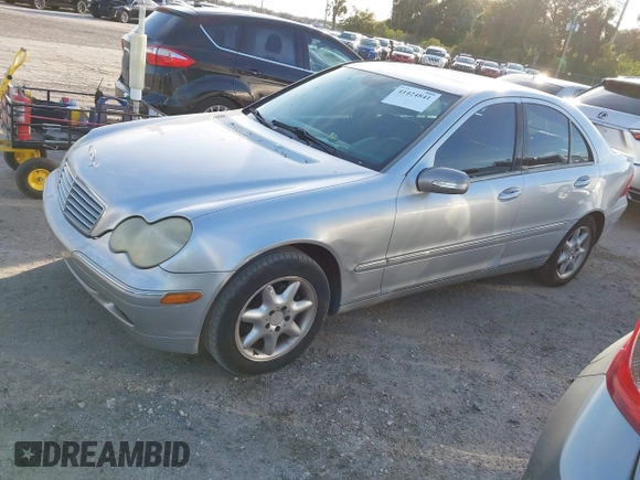 2002 Mercedes-Benz C 230/260/280/320 z VIN WDBRF61J12F141044, wystawiony jako IAAI lot #41424841 z przebiegiem 304 862 mil mil oraz . Historia ofert i sprzedaży dostępna na DreamBid. Obrazek 2.