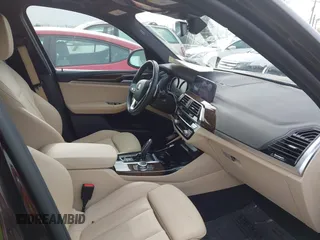 2020 BMW X3 xDrive30i z VIN 5UXTY5C0XL9D58724, wystawiony jako IAAI lot #41717962 z przebiegiem 38 089 mil mil oraz . Historia ofert i sprzedaży dostępna na DreamBid. Obrazek 5.