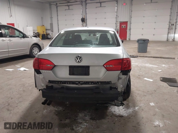 2014 Volkswagen Jetta S z VIN 3VW2K7AJXEM208116, wystawiony jako IAAI lot #42076606 z przebiegiem 118 917 mil mil oraz . Historia ofert i sprzedaży dostępna na DreamBid. Obrazek 17.