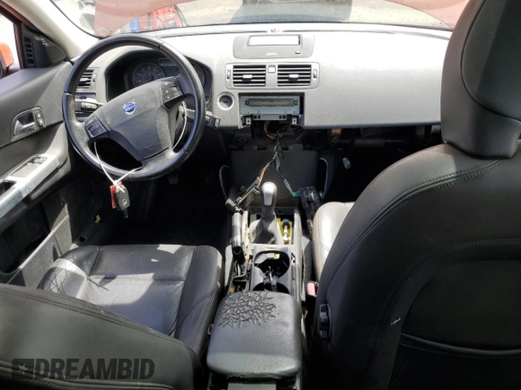 2012 Volvo C30 z VIN YV1672MK8C2278015, wystawiony jako Copart lot #58327835 z przebiegiem Nie podano mil oraz Tytuł czysty. Historia ofert i sprzedaży dostępna na DreamBid. Obrazek 8.