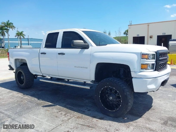2015 Chevrolet Silverado 1500 LS with VIN 1GCRCPEC6FZ261955, listed as a IAAI auction lot 42051608 with 190,398 mi miles. Bid and sale history available at carsss.com. Image 1.