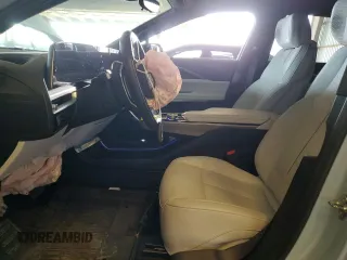 2024 Cadillac LYRIQ Luxury z VIN 1GYKPSRK0RZ105290, wystawiony jako Copart lot #50033015 z przebiegiem Nie podano mil oraz Szkoda całkowita • Salvage title. Historia ofert i sprzedaży dostępna na DreamBid. Obrazek 7.