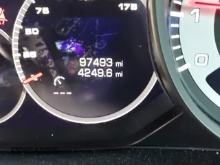 2021 Porsche Cayenne z VIN WP1AA2AY2MDA02749, wystawiony jako IAAI lot #41944514 z przebiegiem 97 493 mil mil oraz . Historia ofert i sprzedaży dostępna na DreamBid. Obrazek 16.