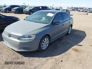 2014 Volkswagen Jetta SE с VIN 3VWD17AJ3EM420318, выставлен на аукционе IAAI как лот 42454507 с пробегом 96 332 миль миль и . История ставок и продаж доступна на DreamBid. Изображение 2.