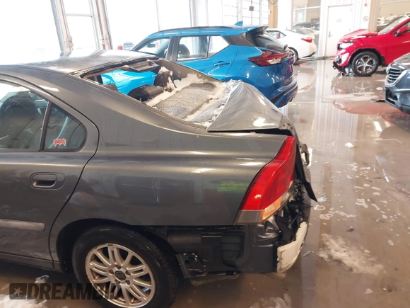 2004 Volvo S60 с VIN YV1RS61T842344192, выставлен на аукционе IAAI как лот 41278520 с пробегом Не указан миль и . История ставок и продаж доступна на DreamBid. Изображение 19.