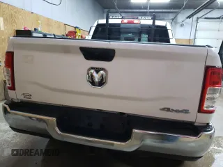 2019 Ram 2500 Tradesman z VIN 3C6UR5CJ2KG593276, wystawiony jako Copart lot #54655995 z przebiegiem 124 069 mil mil oraz Czysty tytuł • Clean title. Historia ofert i sprzedaży dostępna na DreamBid. Obrazek 6.