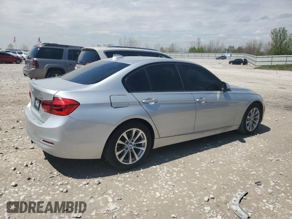 2017 BMW 3 Series 320i z VIN WBA8E1G53HNU13943, wystawiony jako Copart lot #55329055 z przebiegiem 169 493 mil mil oraz Tytuł czysty. Historia ofert i sprzedaży dostępna na DreamBid. Obrazek 3.