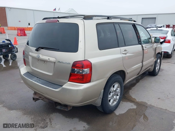 2006 Toyota Highlander with VIN JTEGP21A460115251, listed as a IAAI auction lot 41704239 with 207,327 mi miles. Bid and sale history available at carsss.com. Image 4.