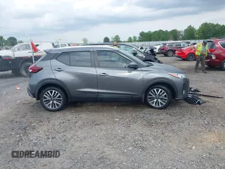 2022 Nissan Kicks SV z VIN 3N1CP5CVXNL510978, wystawiony jako IAAI lot #42147326 z przebiegiem 44 065 mil mil oraz . Historia ofert i sprzedaży dostępna na DreamBid. Obrazek 13.