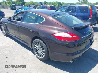 2012 Porsche Panamera S z VIN WP0AB2A75CL060106, wystawiony jako IAAI lot #42240948 z przebiegiem 52 294 mil mil oraz . Historia ofert i sprzedaży dostępna na DreamBid. Obrazek 3.