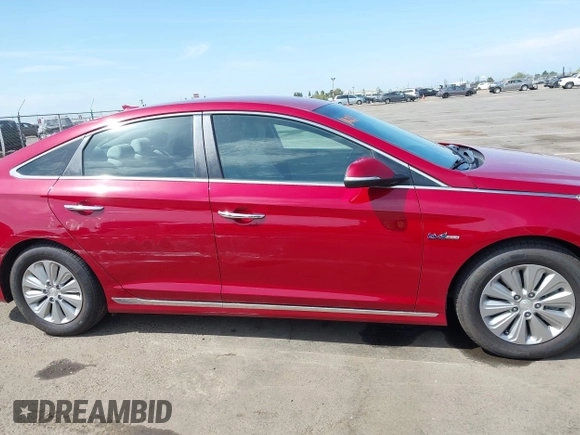 2016 Hyundai Sonata Hybrid SE with VIN KMHE24L18GA026079, listed as a IAAI auction lot 42051741 with 116,076 mi miles. Bid and sale history available at carsss.com. Image 13.