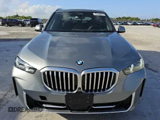 2024 BMW X5 xDrive40i z VIN 5UX23EU05R9T53848, wystawiony jako Copart lot #56057905 z przebiegiem 45 572 mil mil oraz Tytuł czysty. Historia ofert i sprzedaży dostępna na DreamBid. Obrazek 5.
