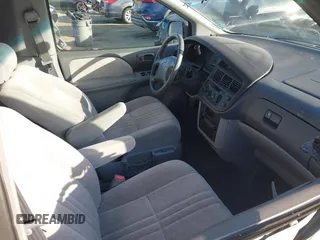 2000 Toyota Sienna CE with VIN 4T3GF19CXYU297351, listed as a IAAI auction lot 41086347 with 40,258 mi miles. Bid and sale history available at carsss.com. Image 5.
