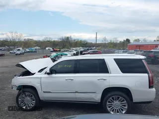 2016 Cadillac Escalade Platinum z VIN 1GYS4DKJ2GR316025, wystawiony jako IAAI lot #42039284 z przebiegiem Nie podano mil oraz . Historia ofert i sprzedaży dostępna na DreamBid. Obrazek 13.