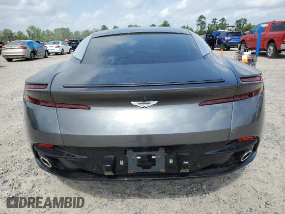 2017 Aston Martin DB11 z VIN SCFRMFAV2HGL00765, wystawiony jako Copart lot #55667215 z przebiegiem Nie podano mil oraz Nie do naprawy. Historia ofert i sprzedaży dostępna na DreamBid. Obrazek 6.