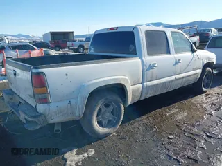 2005 GMC Sierra Denali z VIN 2GTEK63N151372484, wystawiony jako IAAI lot #41640341 z przebiegiem 291 915 mil mil oraz . Historia ofert i sprzedaży dostępna na DreamBid. Obrazek 4.