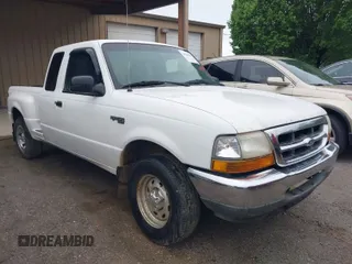 2000 Ford Ranger XL with VIN 1FTYR14V1YTA85252, listed as a IAAI auction lot 41916954 with 214,924 mi miles. Bid and sale history available at carsss.com. Image 1.