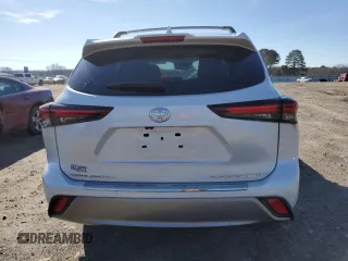 2024 Toyota Highlander LE z VIN 5TDKDRBH5RS569375, wystawiony jako Copart lot #48847105 z przebiegiem 7 103 mil mil oraz Szkoda całkowita • Salvage title. Historia ofert i sprzedaży dostępna na DreamBid. Obrazek 6.