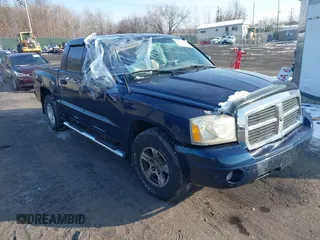 2007 Dodge Dakota SLT z VIN 1D7HW48P97S197636, wystawiony jako IAAI lot #41178157 z przebiegiem 130 695 mil mil oraz . Historia ofert i sprzedaży dostępna na DreamBid. Obrazek 1.