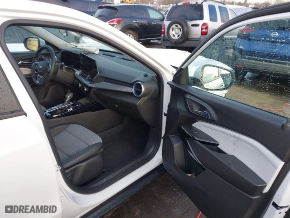 2024 Chevrolet Trax LT with VIN KL77LHE21RC053426, listed as a IAAI auction lot 41239809 with 7,381 mi miles. Bid and sale history available at carsss.com. Image 5.