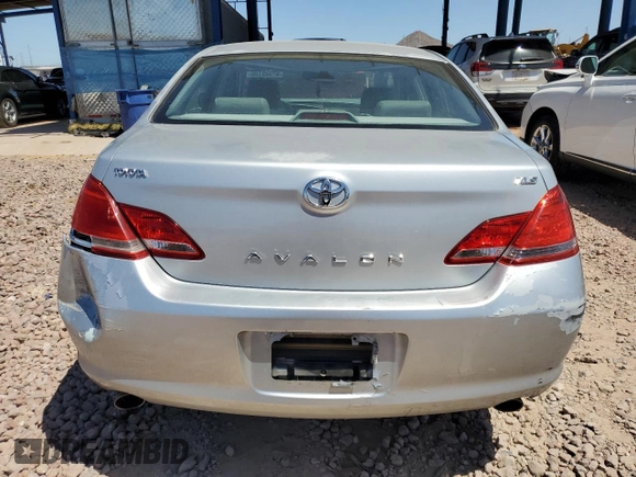 2007 Toyota Avalon XL z VIN 4T1BK36B77U194327, wystawiony jako Copart lot #57345135 z przebiegiem 189 484 mil mil oraz Szkoda całkowita • Salvage title. Historia ofert i sprzedaży dostępna na DreamBid. Obrazek 6.
